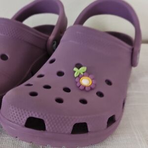Crocks with Flower Charms Size 5